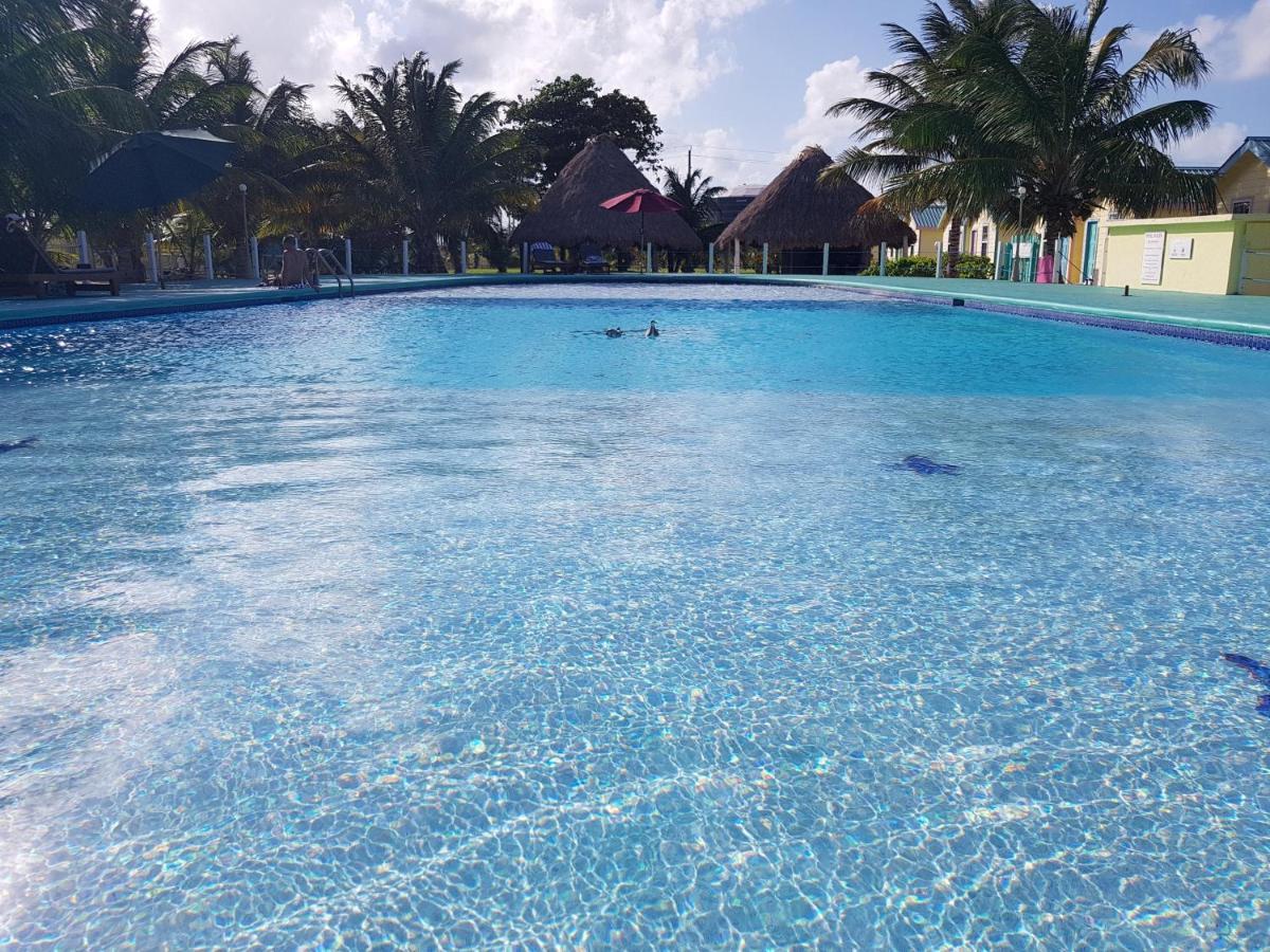 Royal Caribbean Resort San Pedro  Extérieur photo