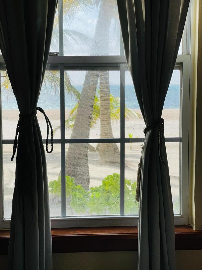 Royal Caribbean Resort San Pedro  Extérieur photo
