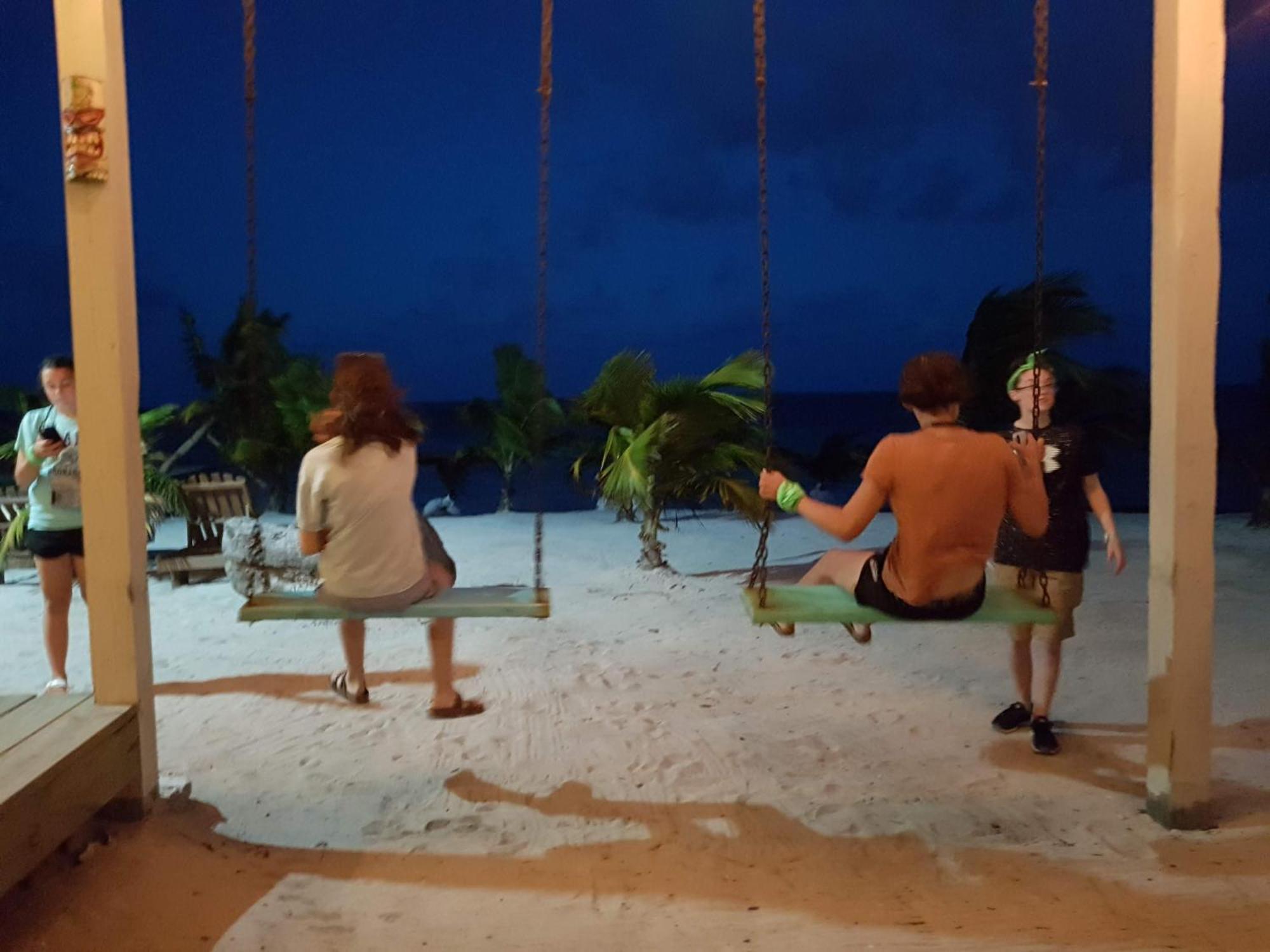 Royal Caribbean Resort San Pedro  Extérieur photo